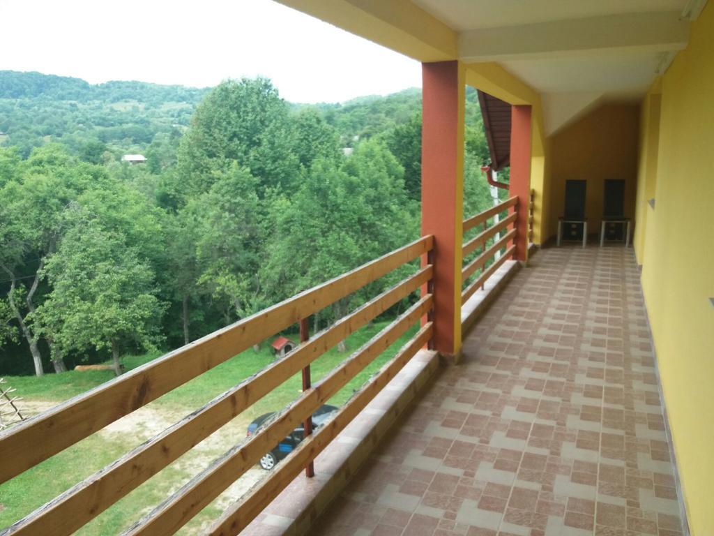 Casa Dobrin Hotell Arefu Exteriör bild